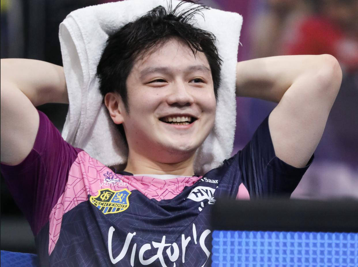 莫雷加德欧冠秀精彩球致敬樊振东，小胖起身拍手笑容灿烂鼓励